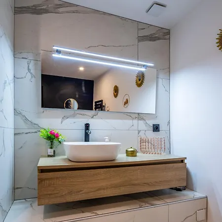 Sweet Dreams Jacuzzi Liebeshotel *